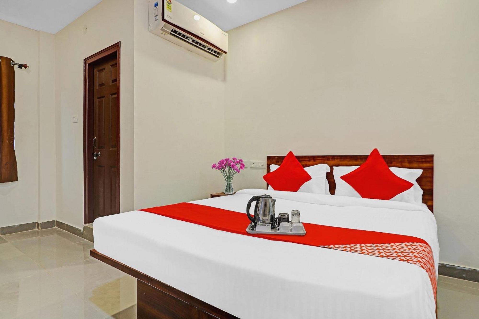 Hotel O Night Eye Hyderabad Exterior foto