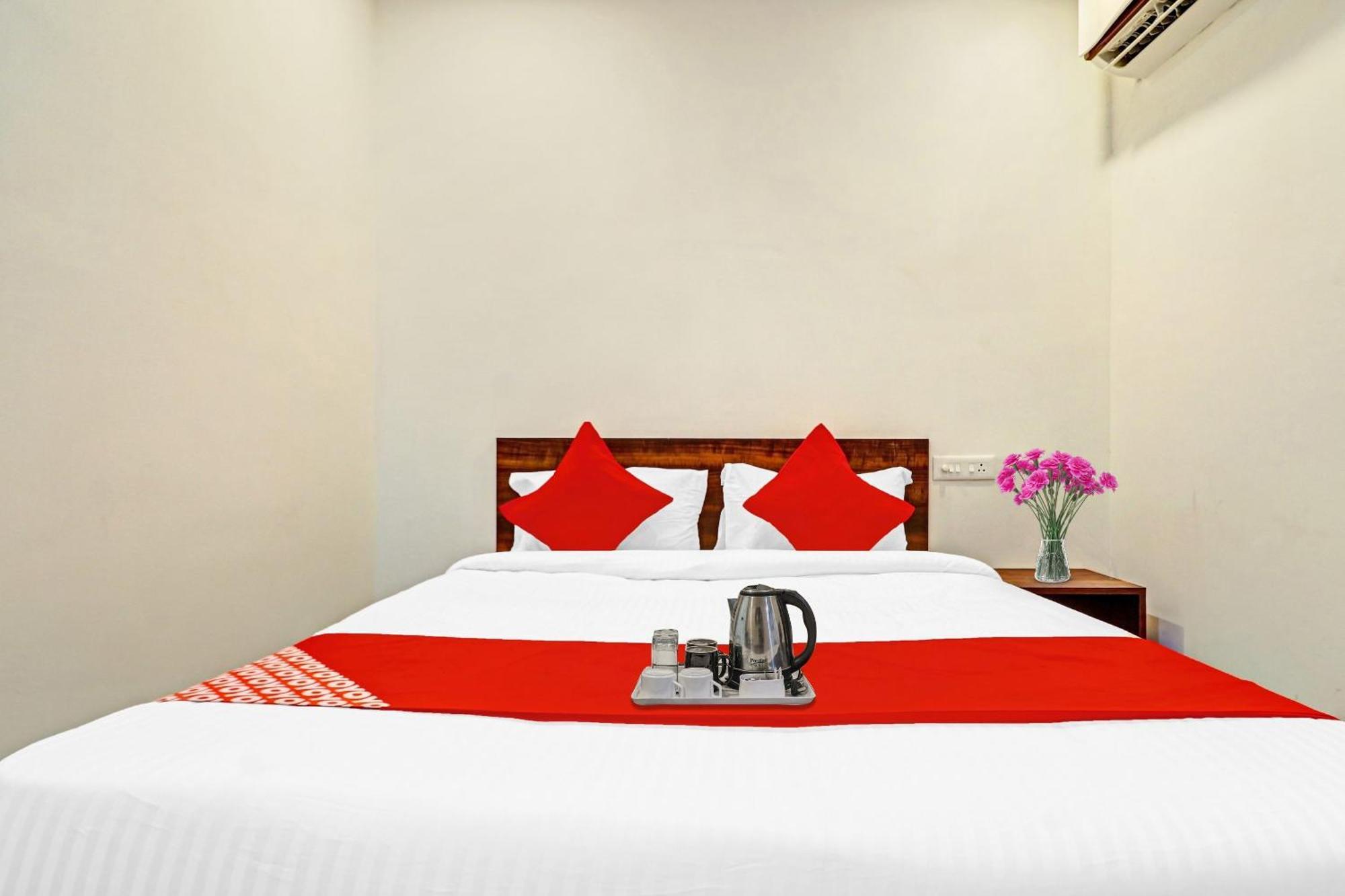 Hotel O Night Eye Hyderabad Exterior foto