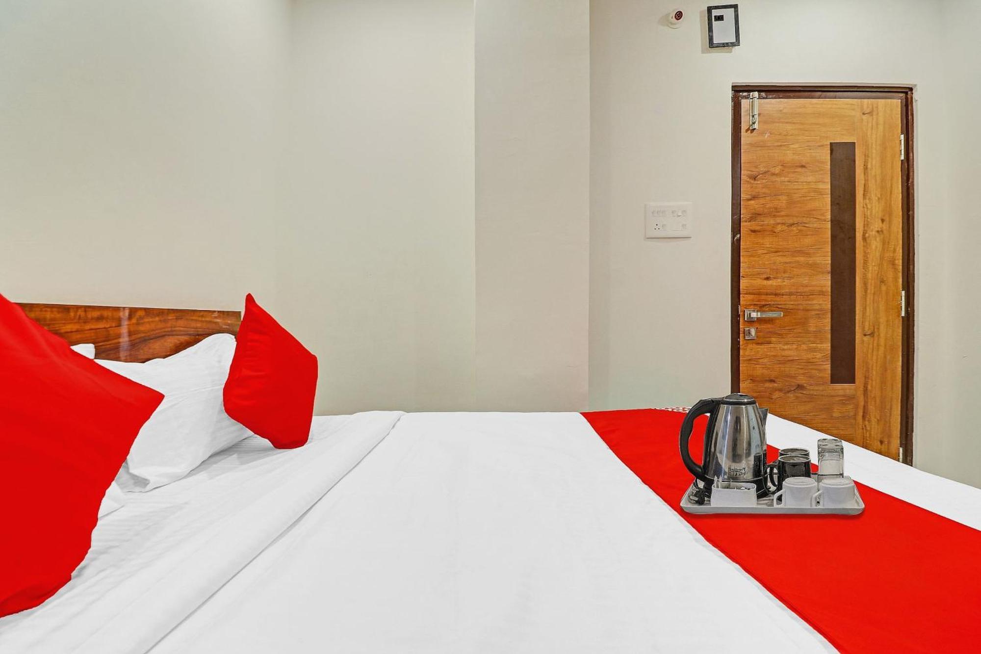 Hotel O Night Eye Hyderabad Exterior foto