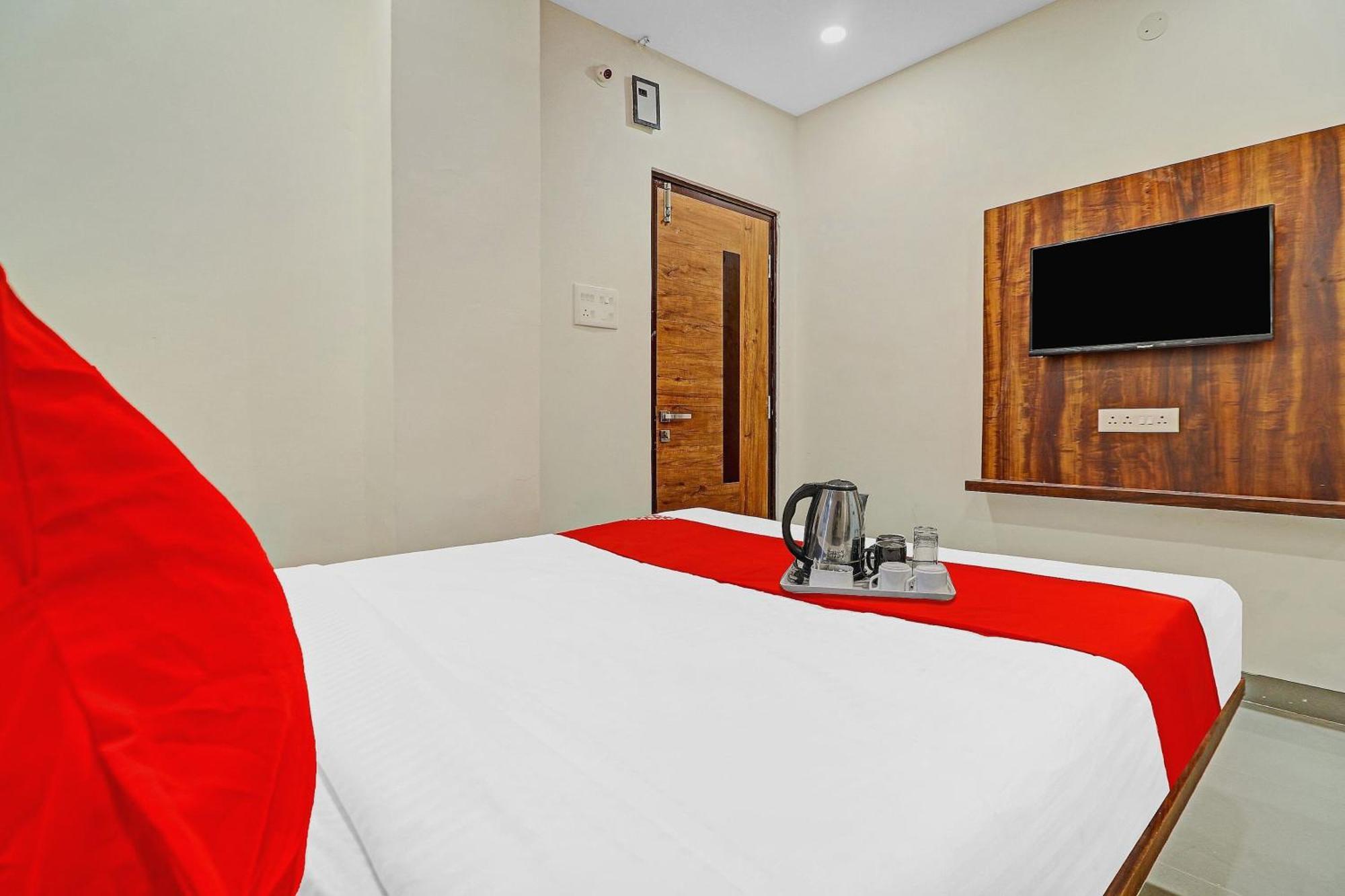 Hotel O Night Eye Hyderabad Exterior foto
